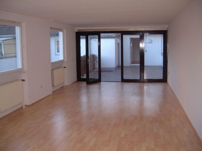 Wohn / Geschätshaus am Bahnhof/Fußgängerzone – Wohnung DG