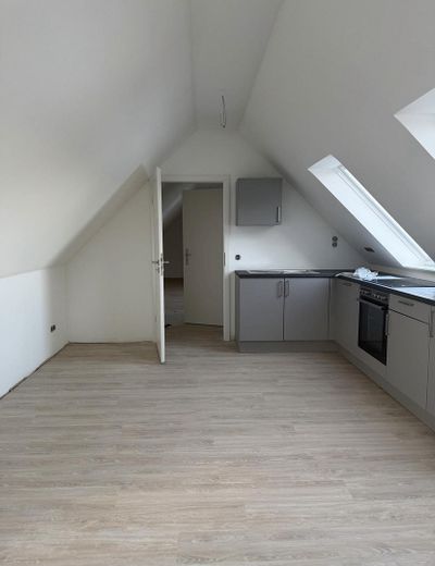 Frisch modernisierte 2,5-Zimmer Dachgeschosswohnung in Salzhausen – Foto 1