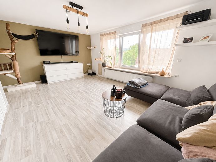 Einfamilienhaus Provisionsfrei zu verkaufen in Oberderdingen – Wohnzimmer