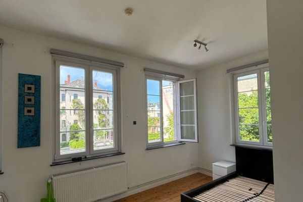 Habitación muy cerca de la universidad
