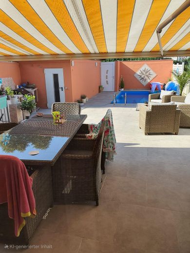 Maison mitoyenne centrale exclusive avec piscine et climatisation – Garten