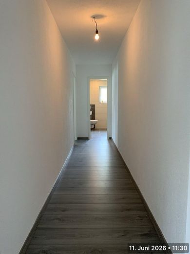 3 Zimmer Wohnung mit begehbarer Dusche – Flur