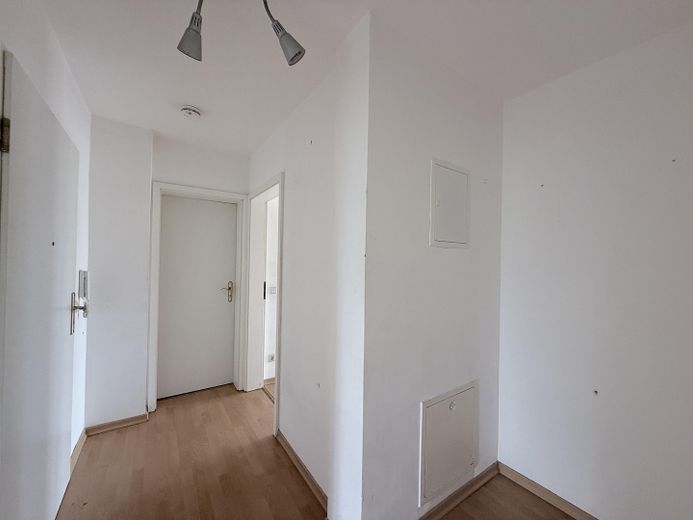 Remont zgodnie z Państwa oczekiwaniami – zrealizujcie Państwo swoją indywidualną koncepcję mieszkania – Flur Ist-Zustand