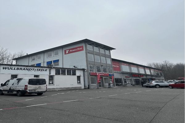 Top-Gewerbeimmobilie mit namhaften Mietern & Erweiterungspotenzial