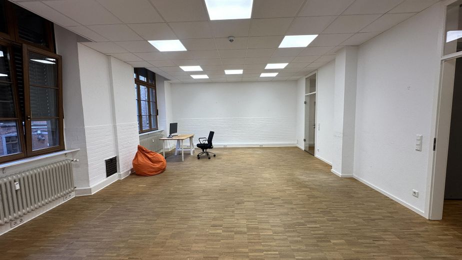 Großes Büro
