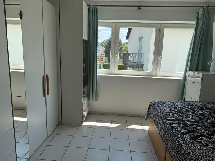 Naturnahe, idyllische Terassen/Gartenwohnung in ruhiger Weinberglage – Schlafzimmer