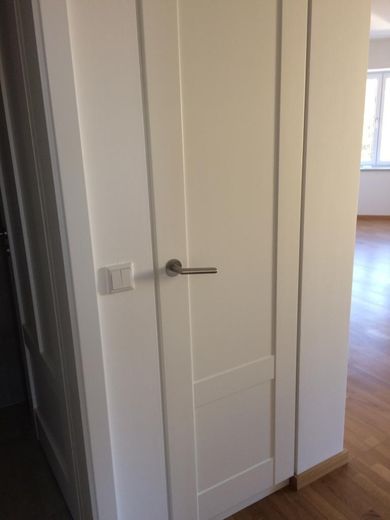 Ekskluzywne mieszkanie na ostatnim piętrze z 4 pokojami i dużym balkonem – Einbauschrank im Flur
