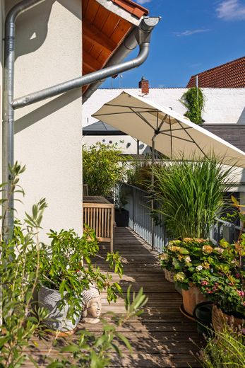 Ancienne ferme, nouvel art de vivre ! Magnifique appartement duplex moderne de 3 pièces. – Balkon