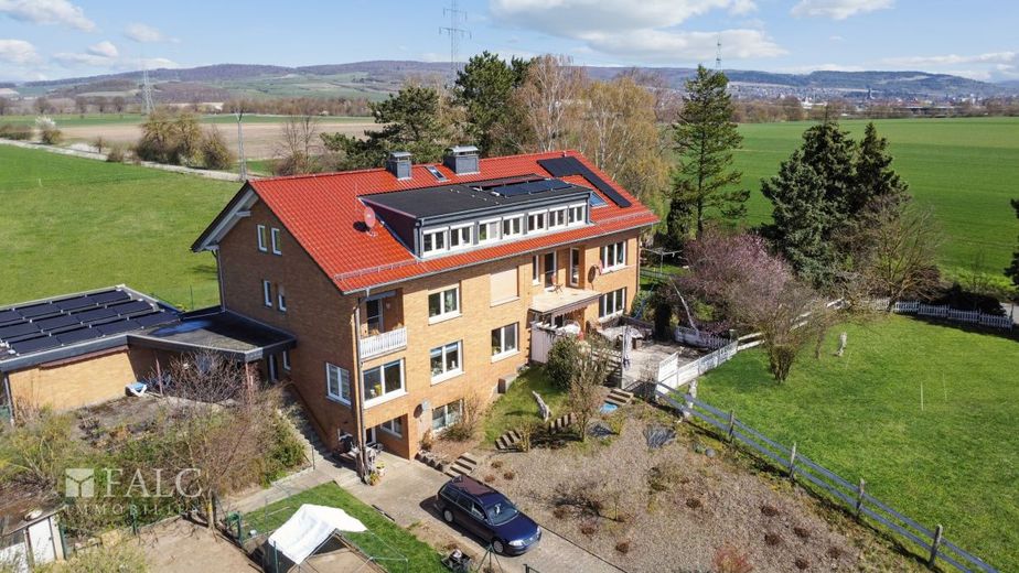 ***Mehrfamilienhaus &amp; Exklusiver Pferdehof mit Reitanlage auf ca 21.000 m² Grundstück*** – Mehrfamilienhaus