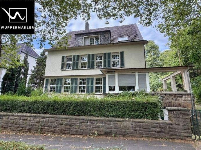 Altbaucharme unterm Dach – Großzügige vermietete Wohnung mit Balkon – Foto 1