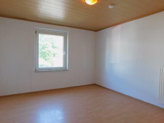4-Zimmer-Eigentumswohnung 84m² mit Balkon &amp; Fernblick - sofort bezugsfrei in Idar-Oberstein – SB8 Schlafzimmer 1