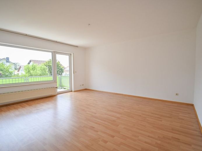 DIETZ: Gepflegte Obergeschosswohnung mit Balkon und Stellplatz in Babenhausen - Hergershausen. – Foto 1