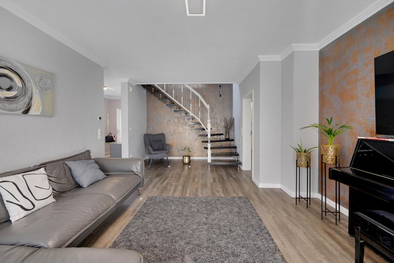 Modernes Einfamilienhaus mit Wintergarten & Terrasse in Haren (Ems) – Wohnzimmer