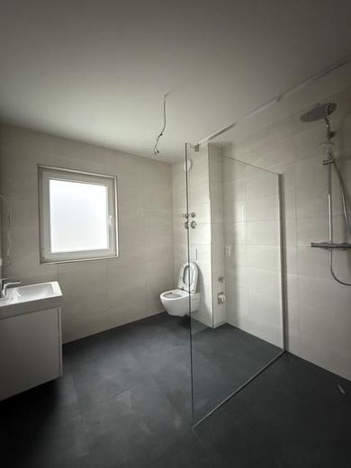 Appartamento di 3 locali, nuova costruzione, balcone, riscaldamento a pavimento, impianto di ventilazione, WE3 – Badezimmer