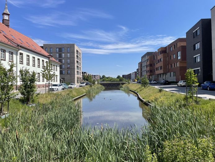 Hoogwaardig townhouse met dakterras en uitzicht op het water – Foto 24
