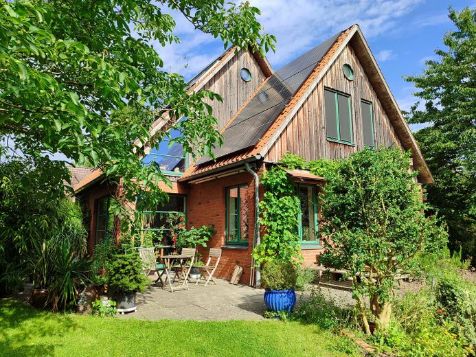 Ökologisch nachhaltiges Niedrigenergiehaus - gesund wohnen mit Lehm – Exklusives Niedrigenergiehaus