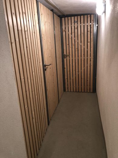 Stilvoll kernsaniertes Altbau-Loft – Kellerabteile 