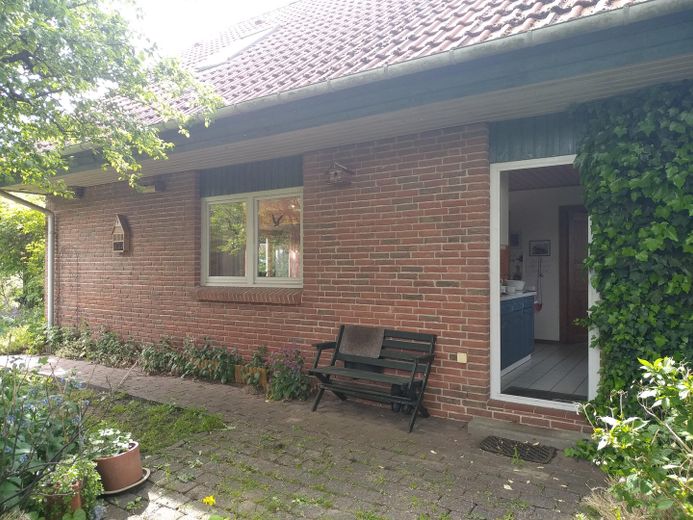 wolnostojący dom jednorodzinny z pięknym ogrodem – Frühstücksterrasse