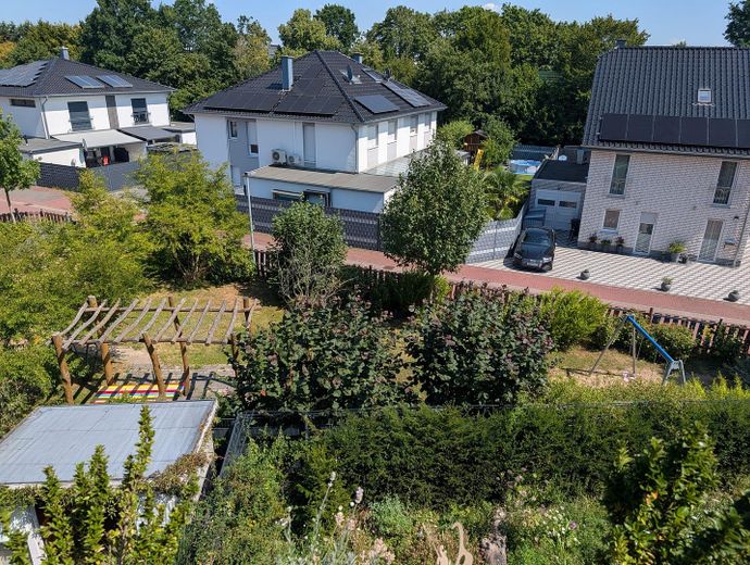 Moderne und Helle 3,5 Zimmer Wohnung von 2014 in Rheinberg zentrumsnah – Spielplatz einsehbar Balkon
