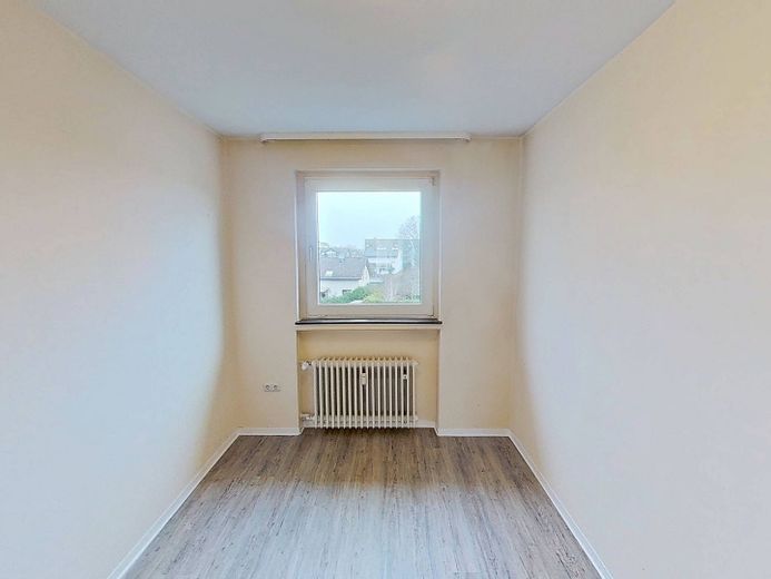 SPARAKTION: Komfortable 3-Zimmer-Wohnung mit überdachtem BALKON und Tageslichtbad mit Dusche und Badewanne – Ansicht I: Schlafzimmer II