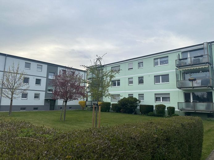 Exclusively modernized 3-room apartment with south-facing balcony, new bathroom & fitted kitchen – Foto 1
