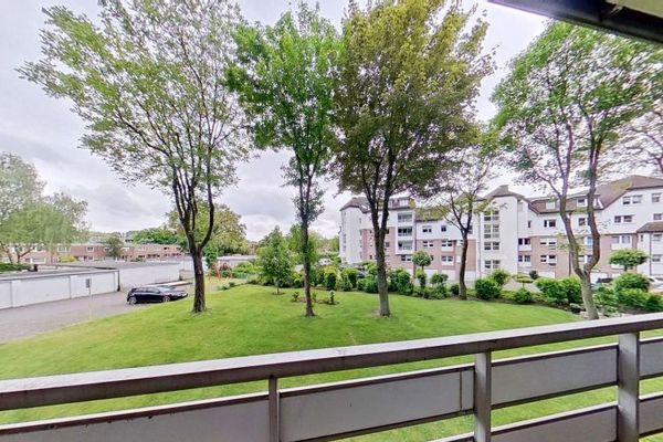 Une sensation de vacances au quotidien : appartement de 94 m² avec loggia orientée sud et piscine intérieure au cœur d’Alt-Marl !