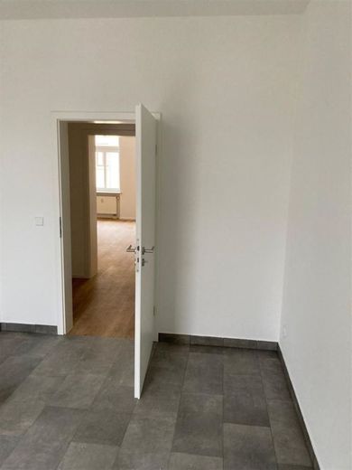 Großzügige 2-Zimmerwohnung mit Vinylbelag, Balkon, Wanne und Dusche! Vormieter verkauft EBK – PHOTO-2021-11-19-11-28-49_3