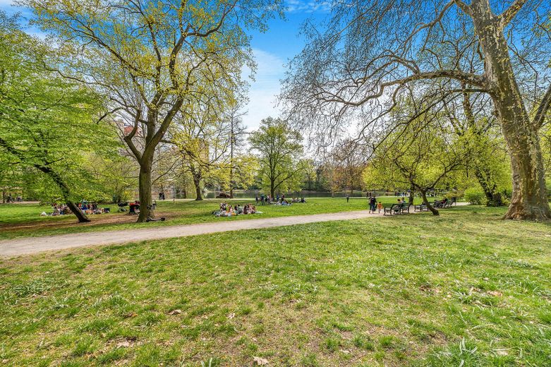 bezugsfertig mit Einbauküche 2-Zimmer-Wohnung –provisionsfrei – Lietzensee / - park