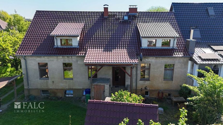 *Historisch und gemütlich mit viel Platz* - FALC Immobilien – Hofansicht