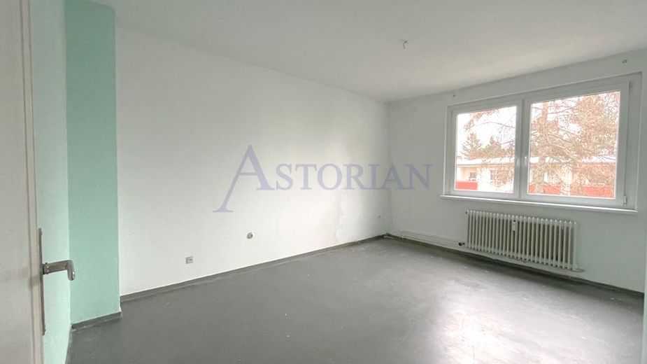 Renovierungsbedürftige 2-Zimmer-Wohnung mit Balkon im Herzen Nordberlins – Zimmer 2