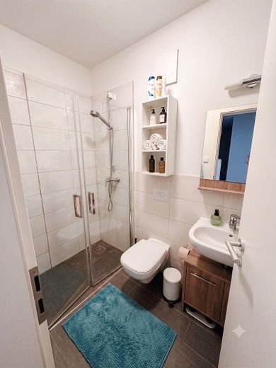 3-Zimmer-Neubauwohnung in Friedrichshain Bezugsfrei ab November 2026 – Badezimmer