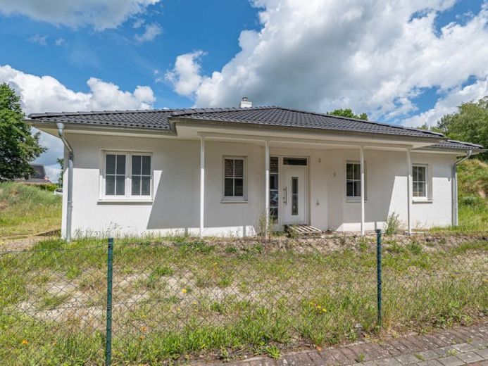 NEUBAU-ERSTBEZUG! Moderner Bungalow mit Gestaltungspotenzial in ruhiger Lage – फोटो 1