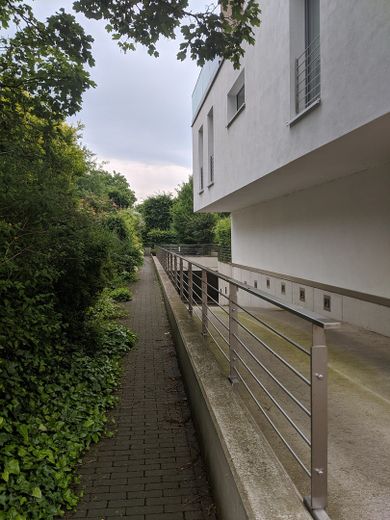 Exklusive Penthouse-Wohnung im Passivhaus – Einfahrt Tiefgarage
