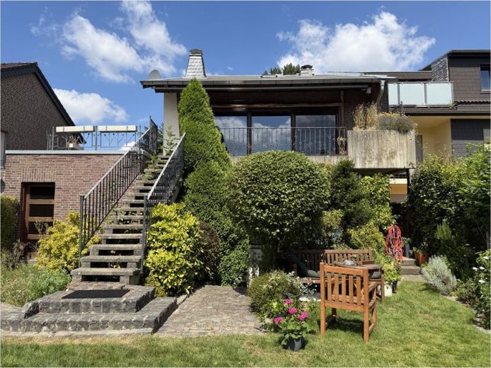 Casa bifamiliar con vivienda principal vacía en una zona tranquila de Aachen-Brand – Foto 1
