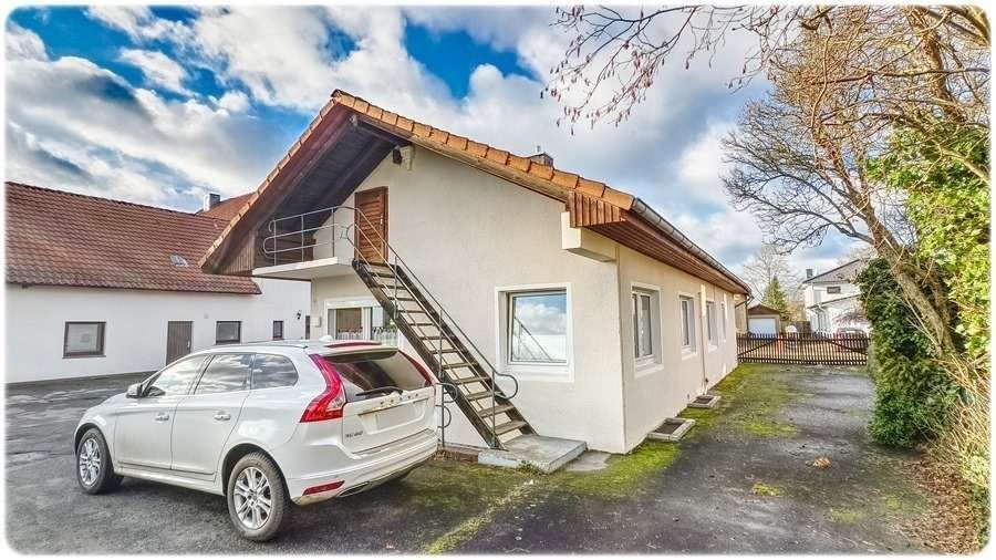 Uetze: 2 Häuser = 3 Wohnungen, 3 Garagen + Carport + potentielles Bauland im Garten – Einfamilienhaus