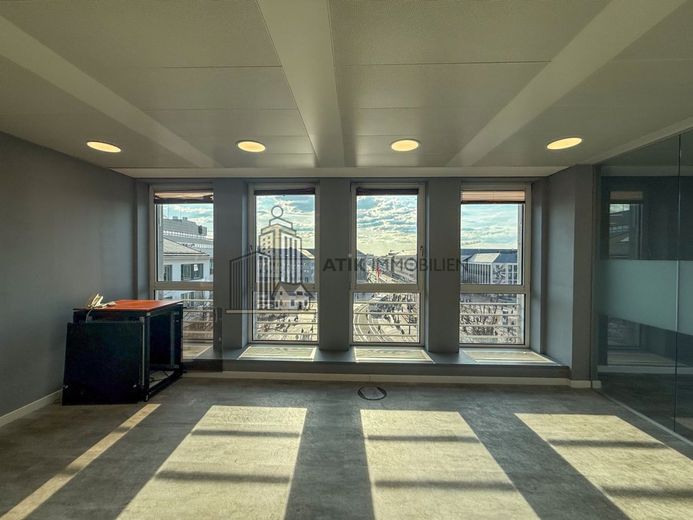 ATIK: Moderne, klimatisierte Bürofläche im obersten Stockwerk direkt am Luisenplatz - provisionsfrei – Innenansicht