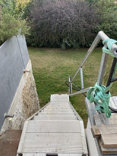 Erstbezug nach hochwertiger Sanierung – schönes Mittelhaus mit Terrasse & Talblick & Carport – Behelfstreppe/Gartenanteil?