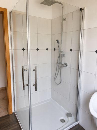 Sehr sonniges Holzhaus, KfW60, Isny-Großholzleute, EG barrierefrei, – Toilette Bad OG