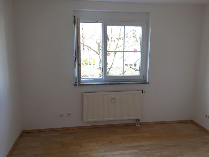 Moderne 3-Zimmer Wohnung mit Balkon, EBK und Garage – Schlafen