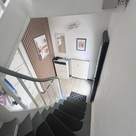Edificio residencial y comercial en una ubicación céntrica de Lohmar – Treppe ins EG, Eingang