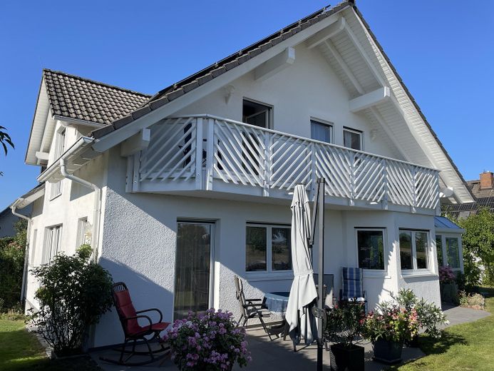 Geniş manzaralı yenilikçi mimar evi; cömert yaşam alanı; modern enerji tedariki – Giebel-Südansicht 