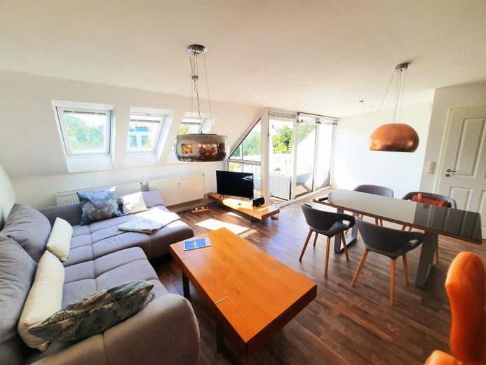 Top Lage in Rotherbaum !!! Traumhaftes Penthouse, 84 m" Grundfläche!, in ruhigem Jugendstilvilla – Wohnzimmer