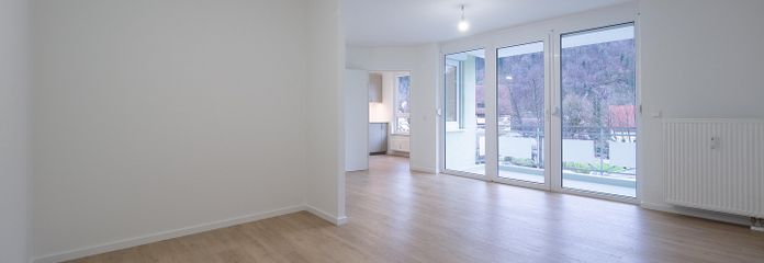 Helle 1,5-Zimmer-Wohnung in der Seniorenwohnanlage Papiergässle im Herzen von Waldkirch – Wohn- und Schlafbereich