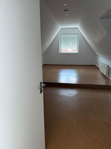 5 Zimmer Masionette-Wohnung, 117qm auf zwei Ebenen mit Balkon und neuwertiger EBK – Zimmer 3