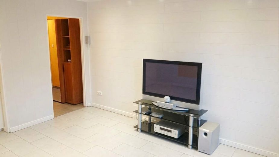 Affascinante appartamento di proprietà con 1 stanza, balcone e posto auto a Wedel – Wohnzimmer 3