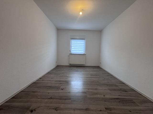 منزل شبه منفصل بحديقة واسعة، ومرأب مزدوج وغير ذلك الكثير في 61197 Florstadt-Stammheim – Schlafzimmer EG
