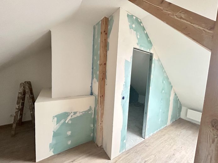 Zimmer DG mit Bad (im Einbau)