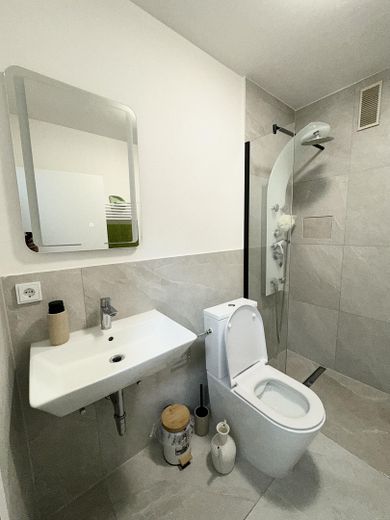 Einziehen und Wohlfühlen – stilvolle 2-Zimmer-Wohnung mit Traumterrasse und Tiefgaragenstellplatz – Foto 10
