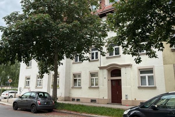 संक्षिप्त और केंद्रीय: Dresden-Pieschen में पहली मंज़िल पर 2-कमरों वाला अपार्टमेंट