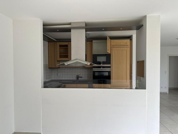 Esclusivo appartamento con terrazza, vista incantevole sul verde, ampie vetrate e garage – Foto 15